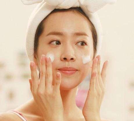 洗脸时加什么可以去痘痘,洗脸用糖去角质