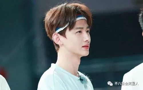 近视的明星不戴眼镜怎么拍戏,近视眼明星怎么拍戏