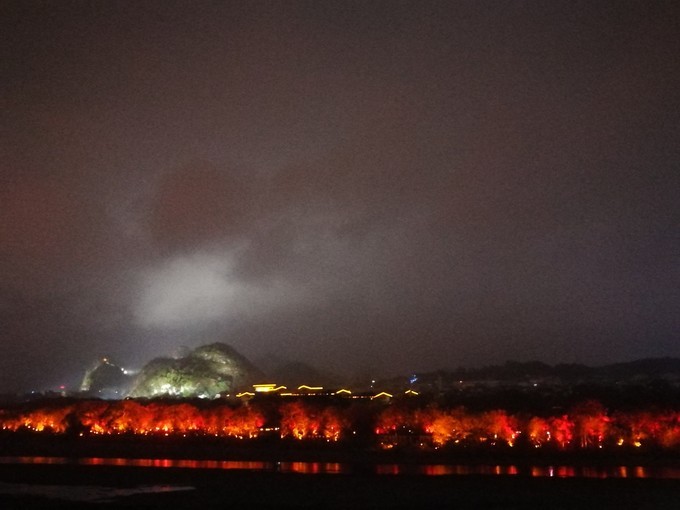 烟雨朦胧中的桂林山水,最简单桂林阳朔西街风景写生图片