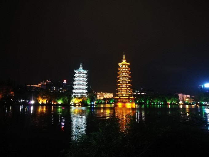 烟雨朦胧中的桂林山水,最简单桂林阳朔西街风景写生图片