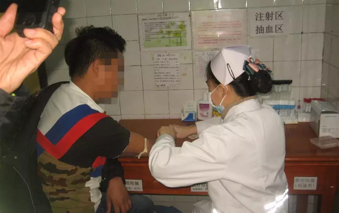 中山90后凌晨携两女泡温泉，被珠海警方抓走！这事被查牢里过年！