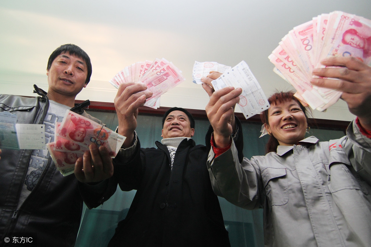 工作十多年看到新来的实习生,刚进来的实习生工资不一样