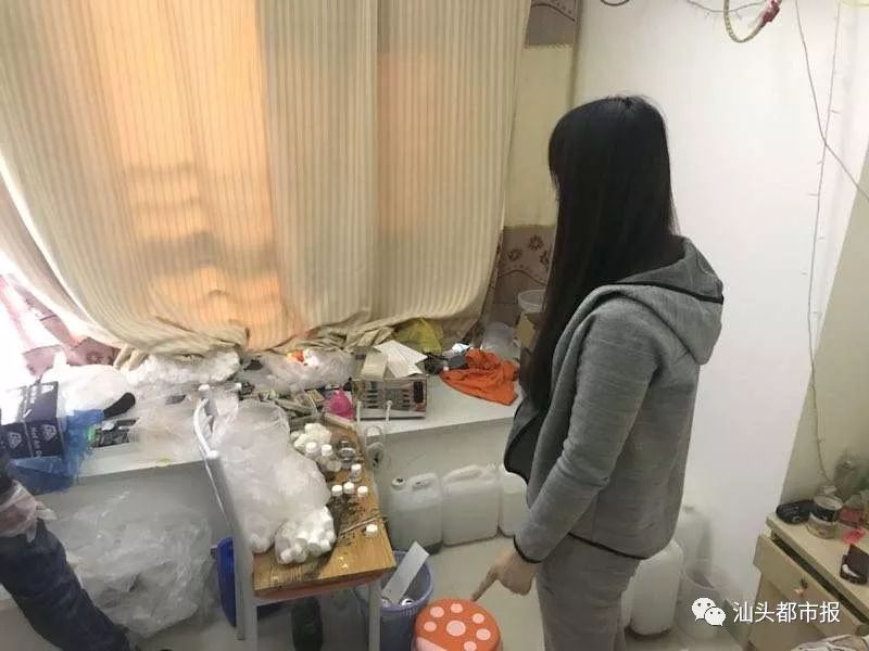 怒！藏身闹市公寓制贩“咳嗽水”130公斤，这群毒贩被抓时正在分装*品毒**