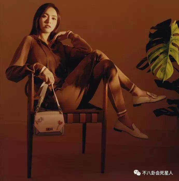 粉丝的钱有多好赚？唐嫣设计的淘宝风包包，售价超万元官方涨价卖