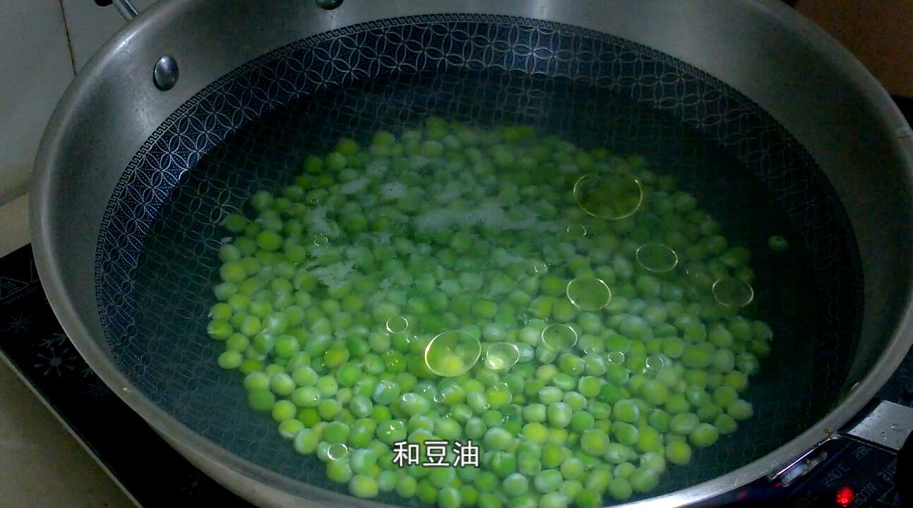 怎么做豌豆好吃又简单,学做五彩豌豆小炒