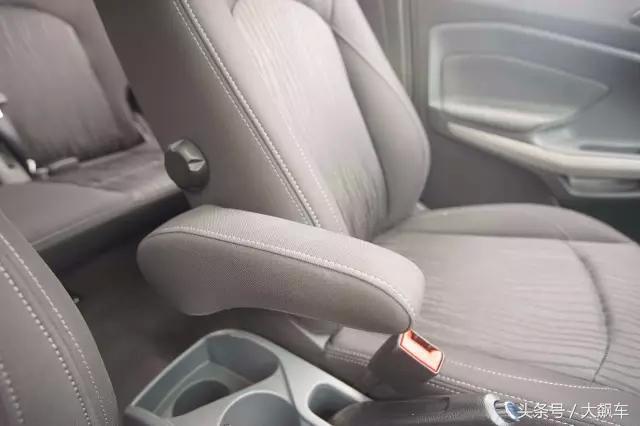 蜡烛灯+糟糕双离合，翼搏简直是廉价货里的“廉价机”！