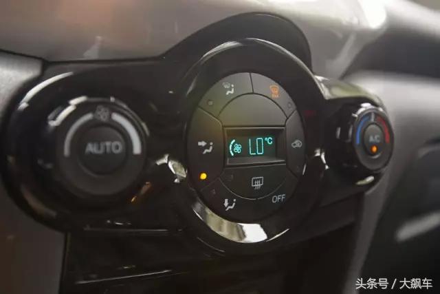 蜡烛灯+糟糕双离合，翼搏简直是廉价货里的“廉价机”！