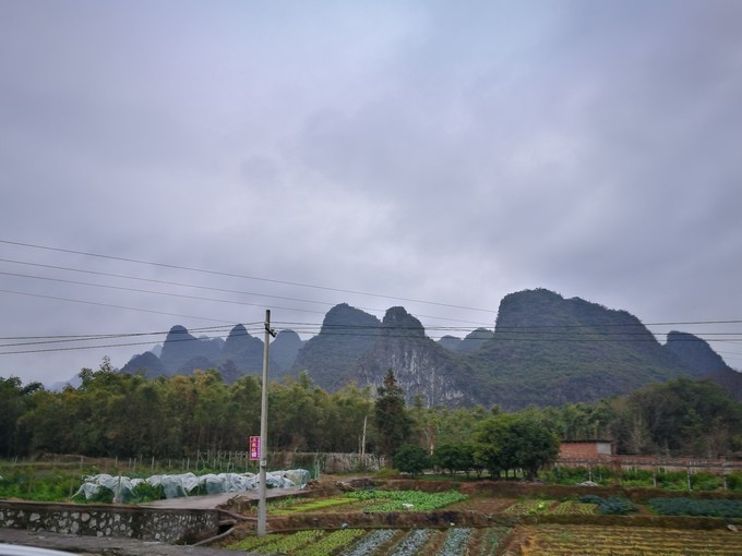 烟雨朦胧中的桂林山水,最简单桂林阳朔西街风景写生图片