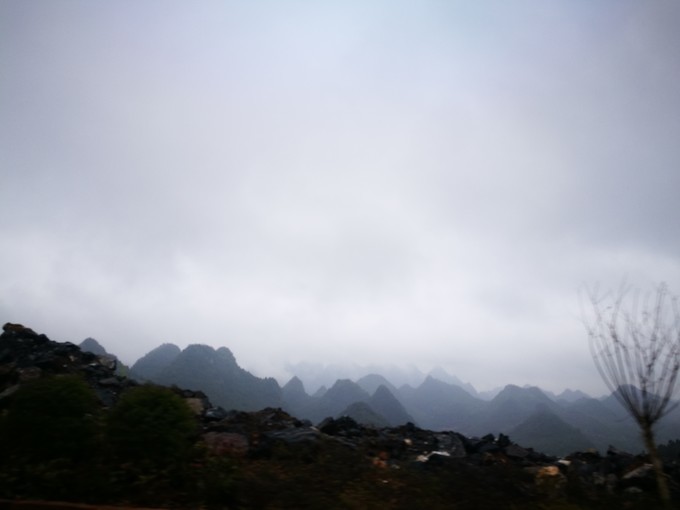 烟雨朦胧中的桂林山水,最简单桂林阳朔西街风景写生图片