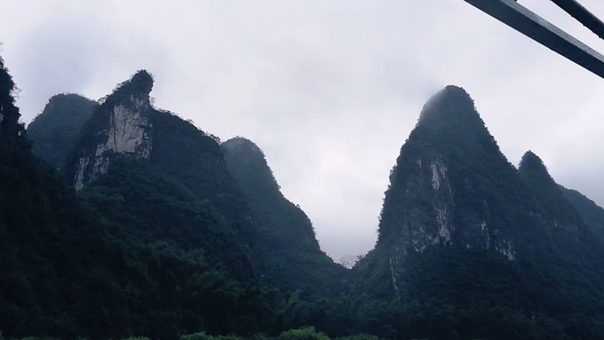 烟雨朦胧中的桂林山水,最简单桂林阳朔西街风景写生图片