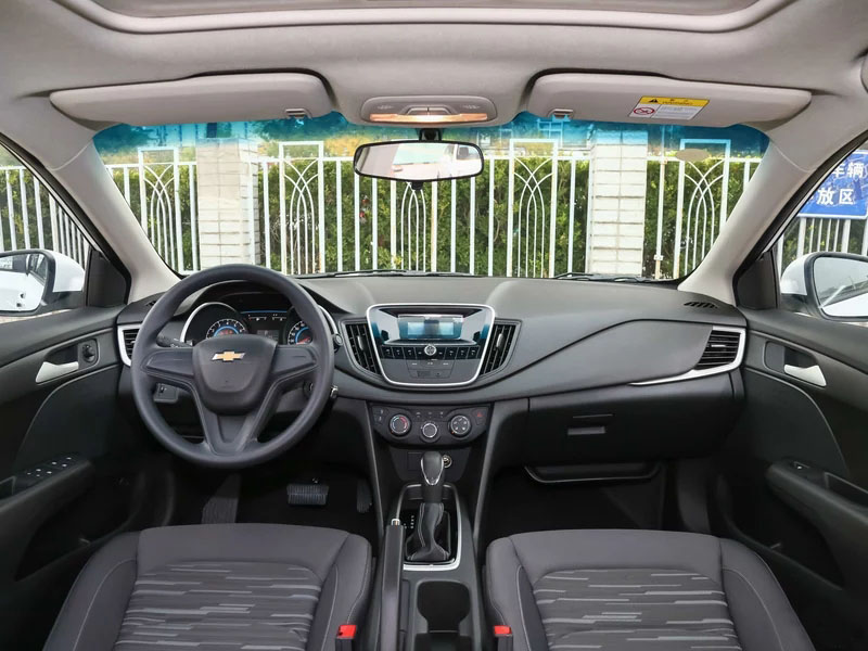 尬车网荐车丨以租代购,雪佛兰科沃兹天窗版,低首付7788元开回家