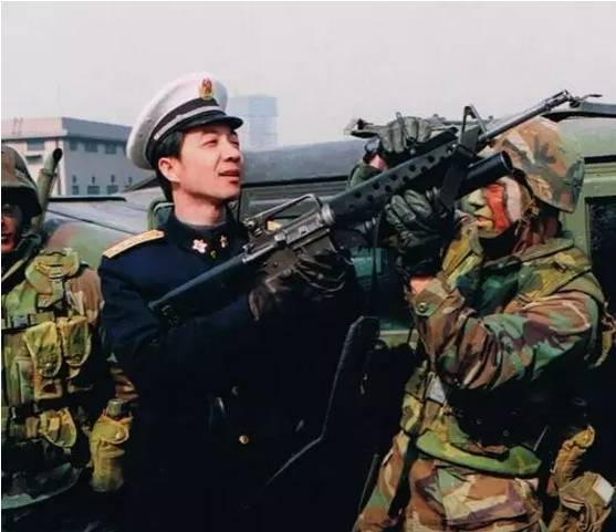 64岁成B站男神，“局座”张召忠怎么跟90后打成一片？|浑水独家