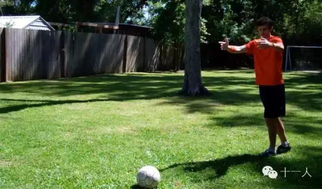 足球任意球近角弧线球教学,足球基本功动作要领讲解