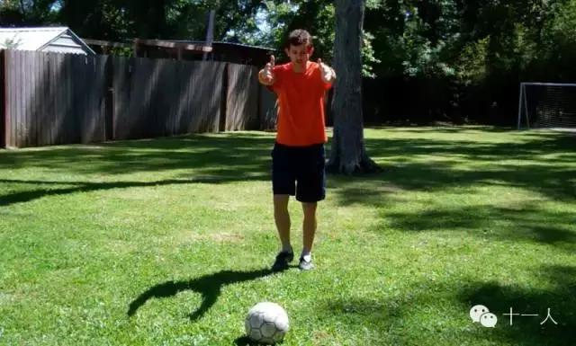 足球任意球近角弧线球教学,足球基本功动作要领讲解