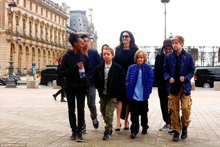 美国小三LV踩场更有第一夫人气势,法国总统夫人头发不梳惨不忍睹