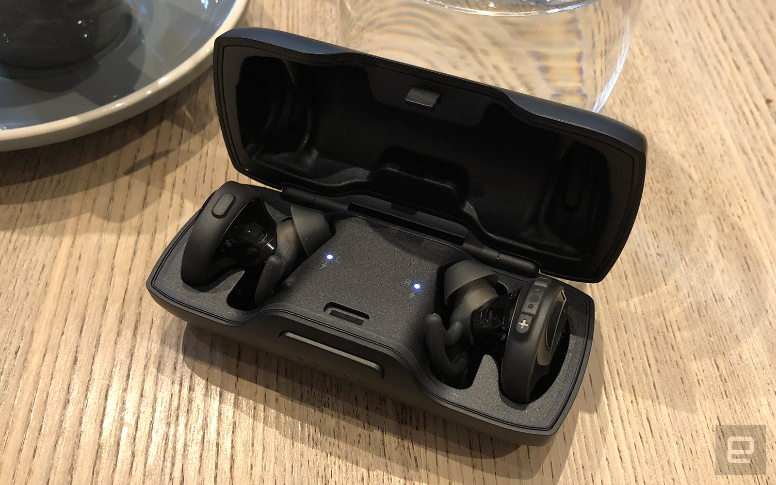 BoseSoundsportFree蓝牙耳机,bosesoundsportfree左耳朵没声