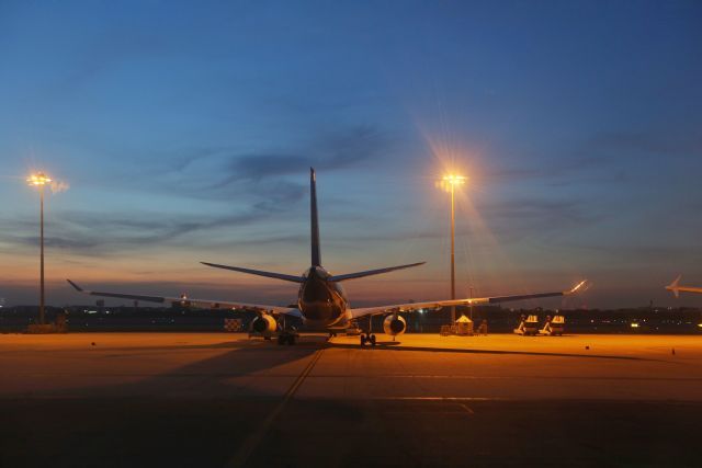 红眼航班出行,怎样乘坐红眼航班