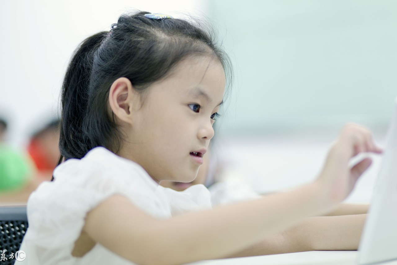 怎么对待三岁女孩来例假？