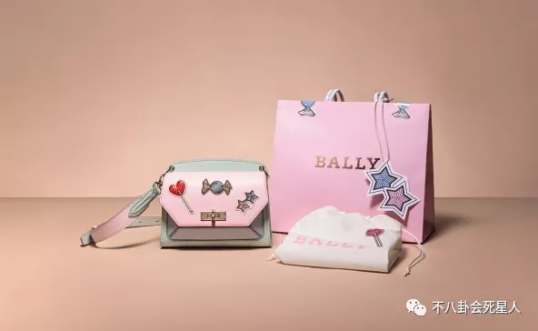 粉丝的钱有多好赚？唐嫣设计的淘宝风包包，售价超万元官方涨价卖