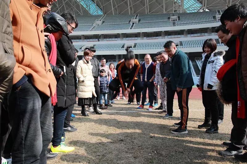 星旭实业2018年金意陶瓷砖|卡思摩地板贺岁杯足球赛在南昌举行