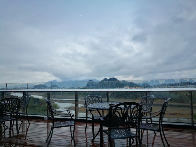烟雨朦胧中的桂林山水,最简单桂林阳朔西街风景写生图片