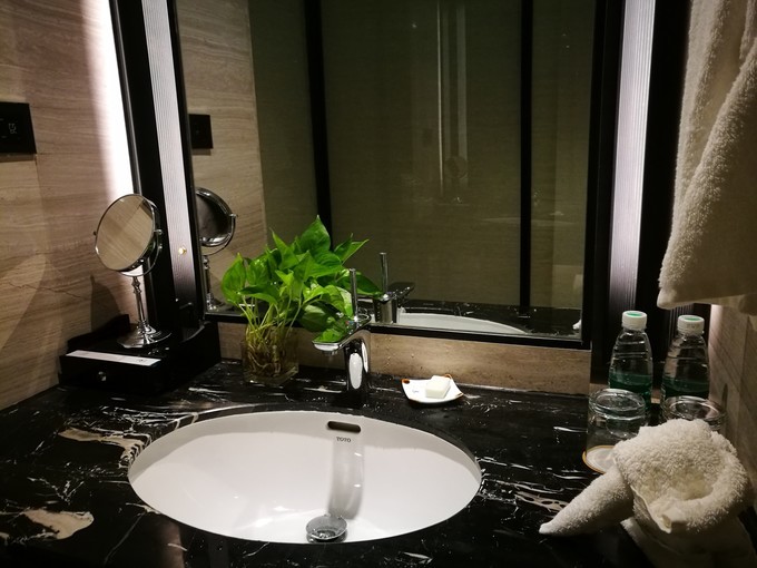 烟雨朦胧中的桂林山水,最简单桂林阳朔西街风景写生图片