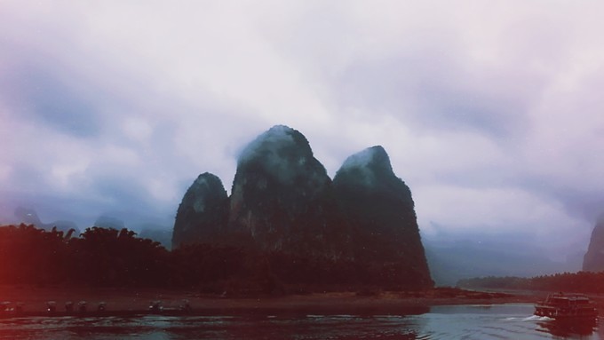 烟雨朦胧中的桂林山水,最简单桂林阳朔西街风景写生图片
