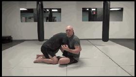 如何帮趴着的人翻身,怎么帮人翻身