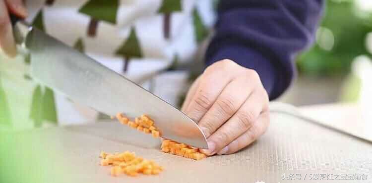 鸡蛋菠菜虾仁饼做法辅食,补钙虾仁豆腐饼