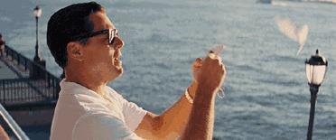 刷个朋友圈就跟逛商场一样,刷朋友圈跟批改作业似的