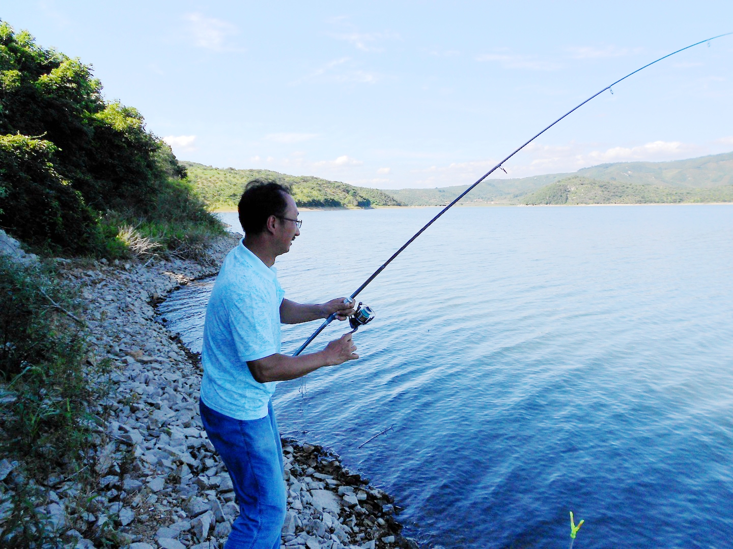 野钓意境图,意境泛舟钓鱼图