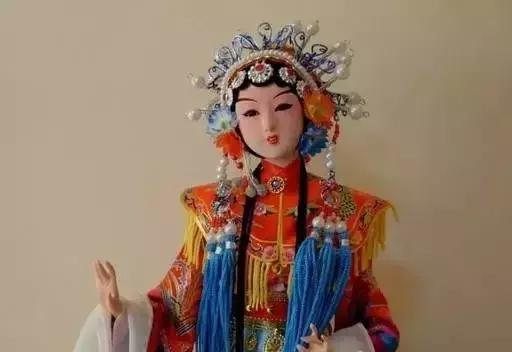 铅丝为骨骼，绢纱为肌肤，他用40年时间做出了最美“芭比娃娃”！