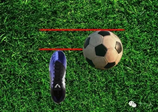 足球任意球近角弧线球教学,足球基本功动作要领讲解