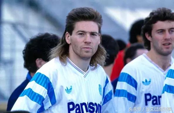盘点足球运动员的奇葩发型,洗剪吹加个造型