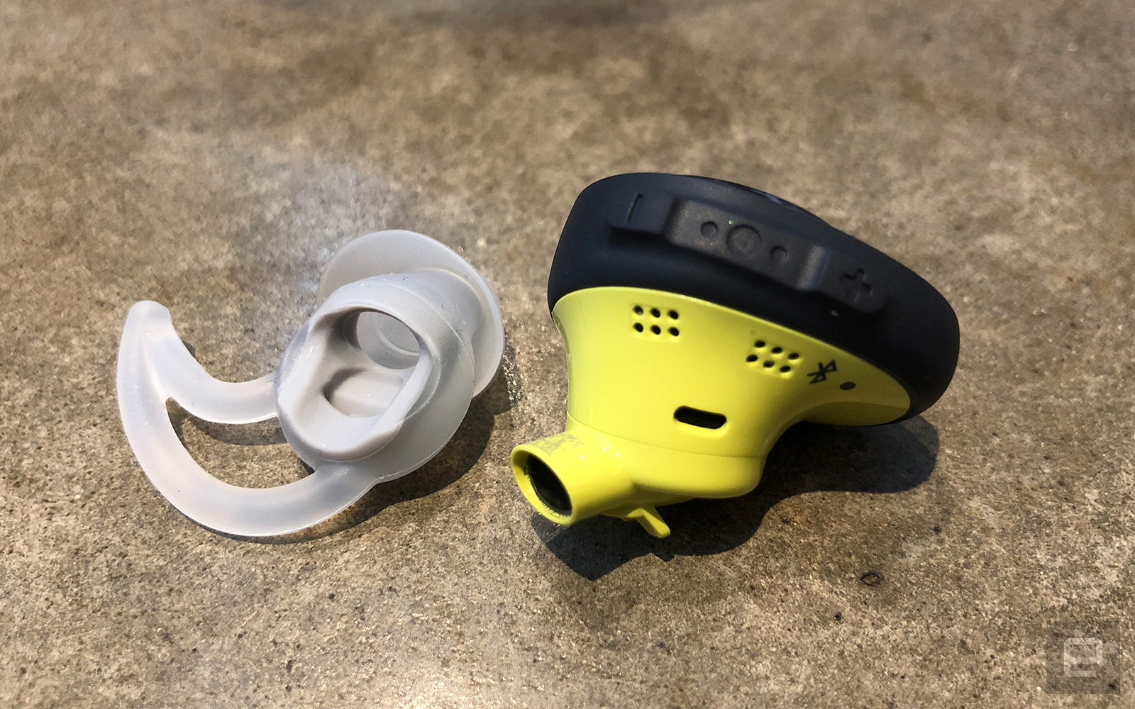 BoseSoundsportFree蓝牙耳机,bosesoundsportfree左耳朵没声