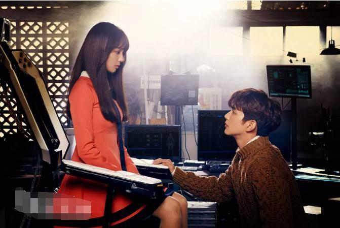 《不是机器人》,编剧脑洞太大,前男友才是“神助攻”!