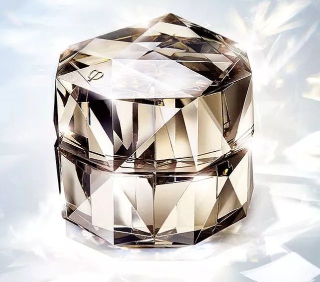 明星梳妆台洗面奶 (明星的梳妆台有哪些护肤品)