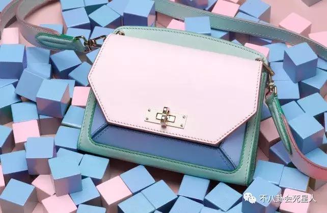 粉丝的钱有多好赚？唐嫣设计的淘宝风包包，售价超万元官方涨价卖