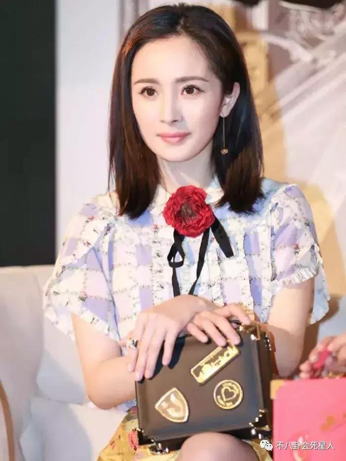 粉丝的钱有多好赚？唐嫣设计的淘宝风包包，售价超万元官方涨价卖