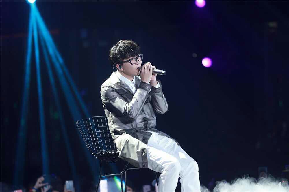 毛不易唱歌平凡的一天,毛不易唱歌综艺里唱一荤一素