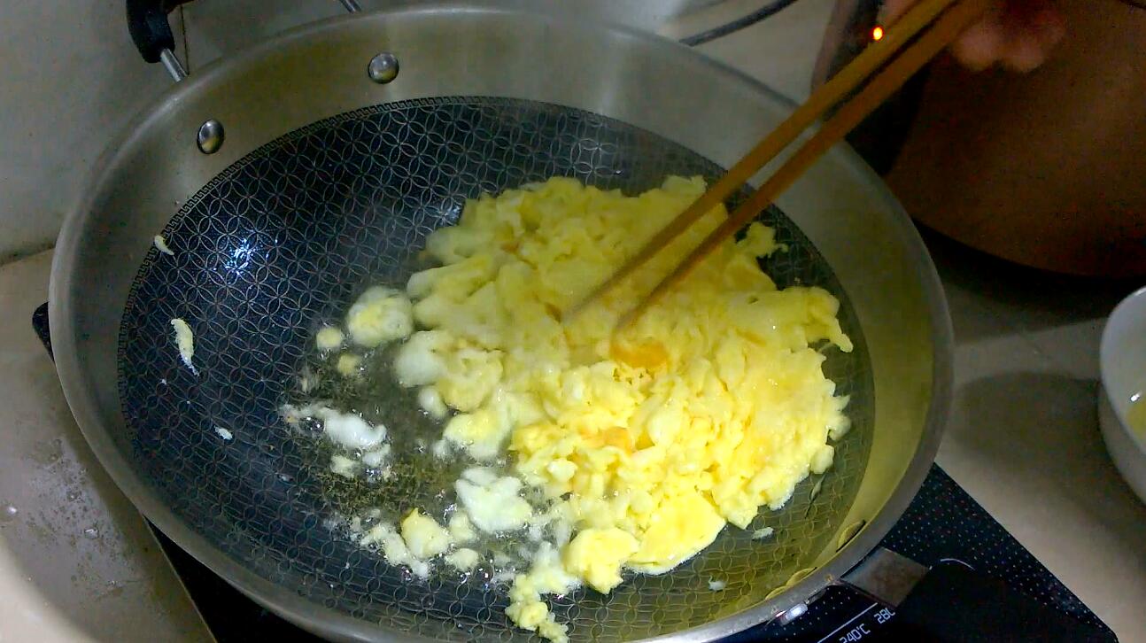 怎么做豌豆好吃又简单,学做五彩豌豆小炒