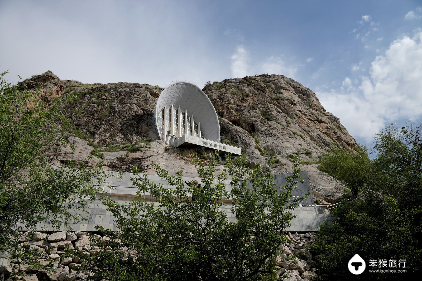 这里曾是中国领土，被誉为「中亚瑞士」，游客3天拿到电子签