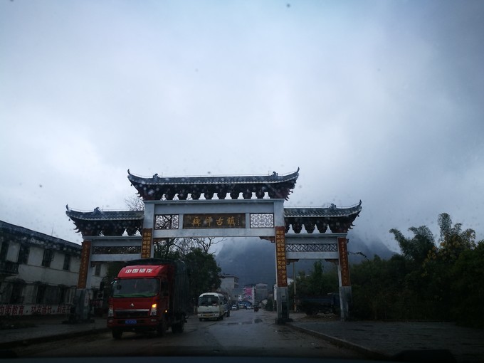 烟雨朦胧中的桂林山水,最简单桂林阳朔西街风景写生图片