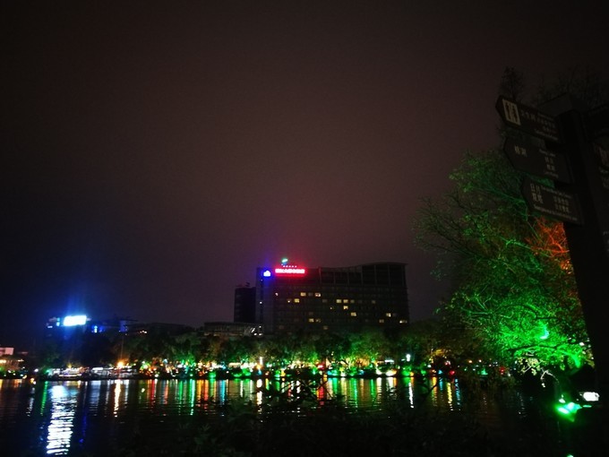 烟雨朦胧中的桂林山水,最简单桂林阳朔西街风景写生图片