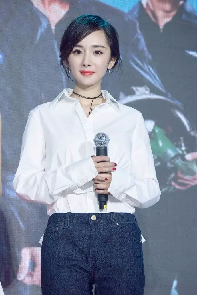 杨幂的腿真的是皮包骨吗,杨幂为什么不露腿