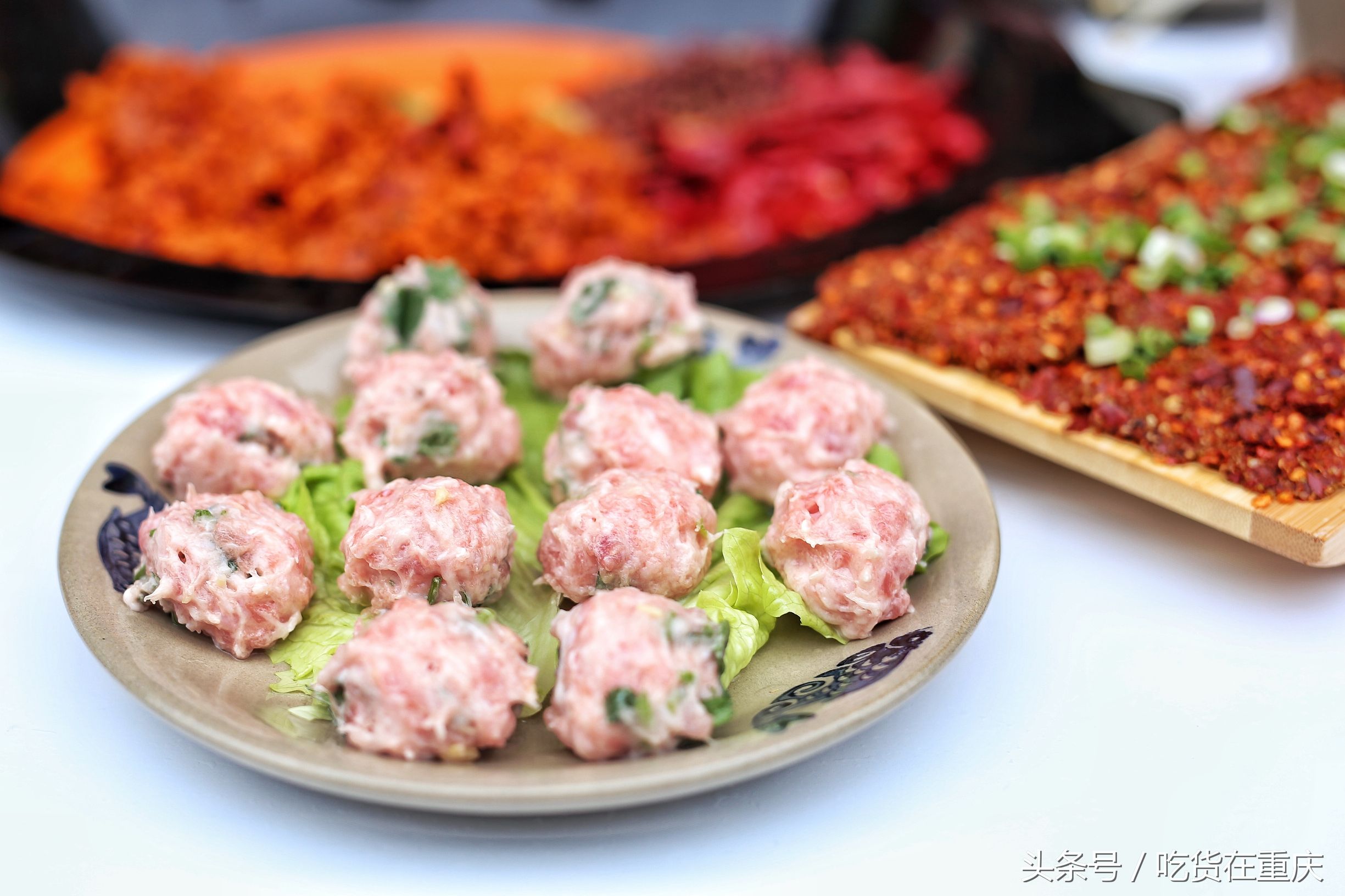 红得彻底,辣得翻天,“哈儿军长”的火锅逗是不一样