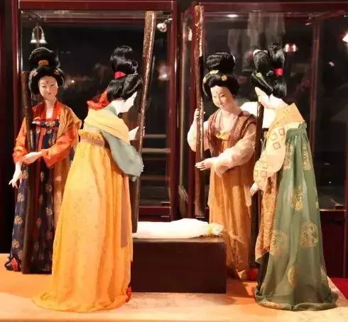 铅丝为骨骼，绢纱为肌肤，他用40年时间做出了最美“芭比娃娃”！