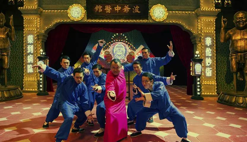 谁说国内没有歌舞片，难道忘了周杰伦的《天台爱情》？