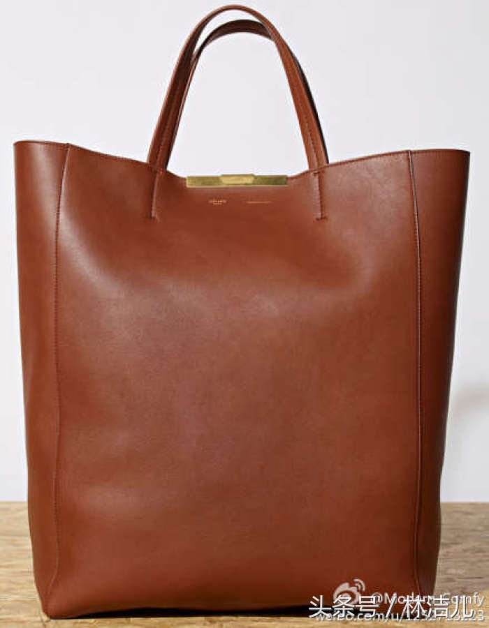 这个女人太强大了，她设计的所有包都成了爆款，连王菲都爱得不行