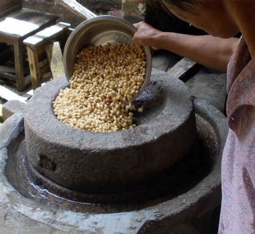 怀念故乡过年磨豆腐的日子